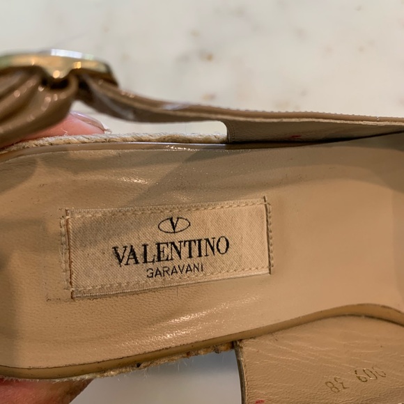 Valentino Garavani patent bow espadrilles open toe sandals. Size 38 (7.5 U.S.) - Picture 3 of 9